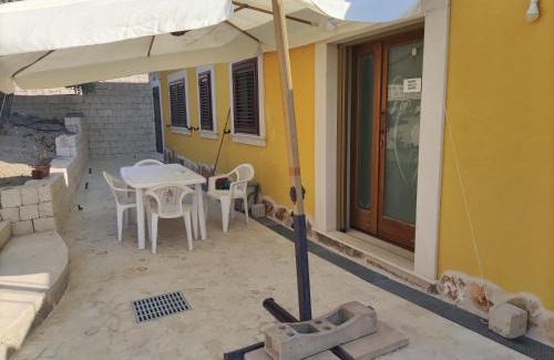 Pozzallo Apartment | Casa Relax in periferia con ingresso e parcheggio privato.
