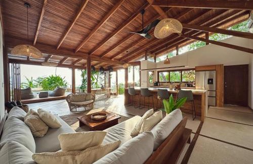 Mal Pais Villa | Casa Ricasunset Ocean View Pool Fiber Optic