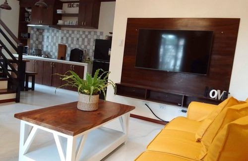 Tagaytay House | Casa Robles Villa 1: Homey, Cozy and Relaxing. With private pool. For 13pax