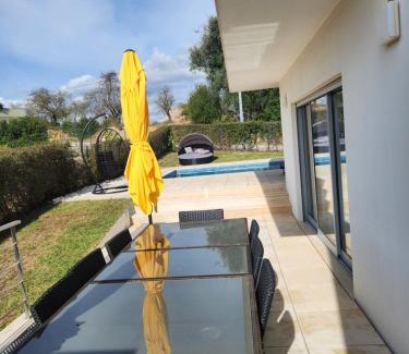 Monte Raposo House | Casa Rogel by Armação de Pêra with Heated Pool and Games Room