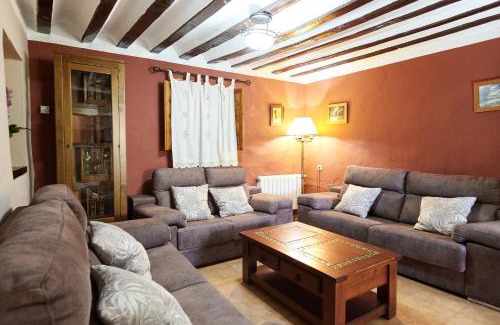 Iznatoraf House | Casa Rural Los Angostones