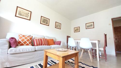 Barco De Avila House | Casa Rural Alameda con chimenea y jardín