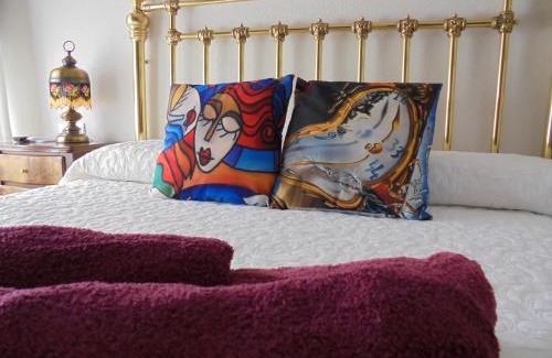 Terrades Villa | Casa rural Cal Fuster Experience