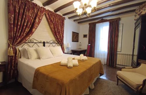 Urrea de Gaen House | Casa Rural La Casona