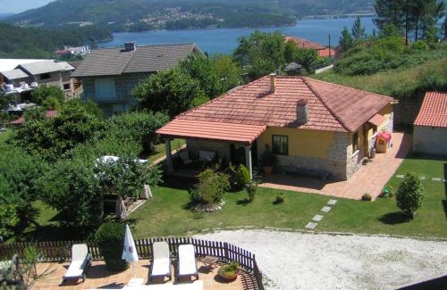 Santa Cristina de Cobres House | Casa Rural Pontevedra con piscinajardínbarbacoa
