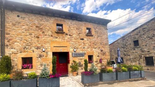 Herreros House | Casa Rural Zirimiri en Herreros, Soria