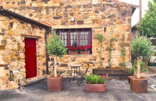 Herreros House | Casa Rural Zirimiri en Herreros, Soria