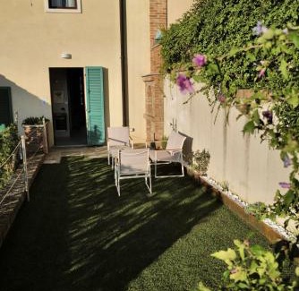 Monforte d'Alba Apartment | Casa Safranum con mini piscina privata e giardino vista Langhe