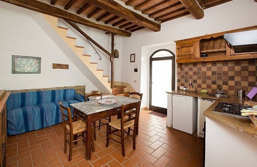 Castiglione d'Orcia House | Casa Salvia C: A two-story apartment surrounded by meadows and by green hills, with Free WI-FI.