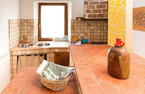 Castiglione d'Orcia House | Casa Salvia D: An apartment in the characteristic style of the Tuscan countryside, with Free WI-FI.