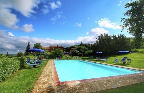 Castiglione d'Orcia House | Casa Salvia D: An apartment in the characteristic style of the Tuscan countryside, with Free WI-FI.