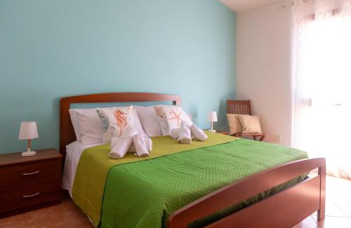 Santa Caterina House | Casa Shanti - 5 Minuti dalla Spiaggia con Piscina Condominiale