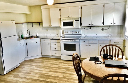 Vernon House | Casa Sol: gorgeous 6 bdrm lakeview home - pool hot tub, close to beach & pet ok!