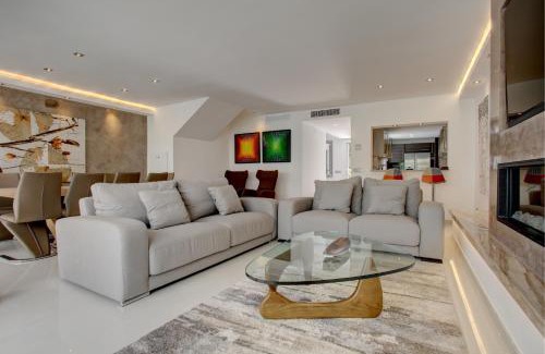 Golden Mile House | Casa Stefania