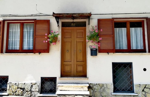 Barrea Apartment | Casa sul Lago Parco Nazionale d'Abruzzo - House on the lake side