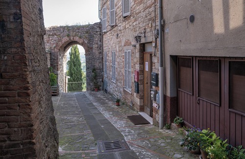 Todi Apartment | Casa Sulle Mura Medioevali. Comodissimo no Scale. Servizi Raggiungibili a Piedi