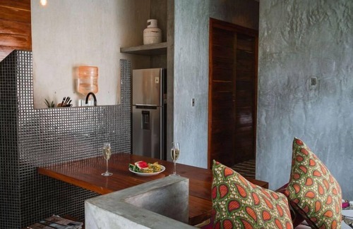 La Veleta House | CASA T - Chic, Modern Villa with 3 Master Suites, AC & Pool