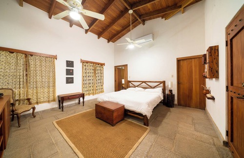Playa Coyote Resort | Casa TiaCai Beachfront Resort in charming Costa De Oro/Bejuco District