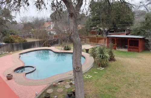 North San Antonio - SAT House | Casa Tortuga - 10ppl Family home with Pool