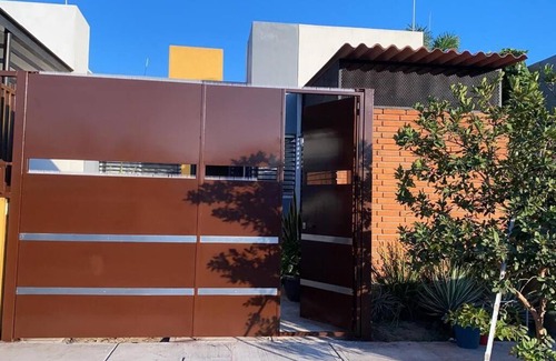 Colima House | Casa totalmente nueva,2 cuartos 2 baños -Muy Segura