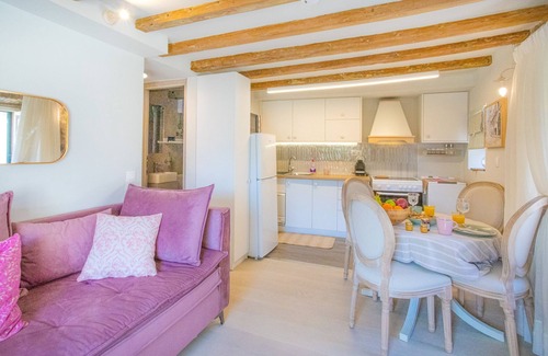 Old Town Apartment | Casa Trenta Otto-J: Authentic Corfu Charm in Mouragia, Wifi, A/C