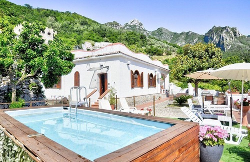 Pucara House | Casa Trifone A: A graceful studio apartment surrounded by the greenery, with Free WI-FI.