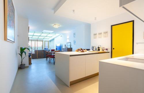 8th Arrondissement Apartment | CASA UMI - Magnifique appartement avec accès privé à la mer et grande terrasse