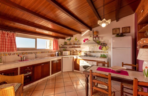 Marchesana Apartment | Casa Vacanze a soli 50 mt dal mare con terrazzo vista mare.