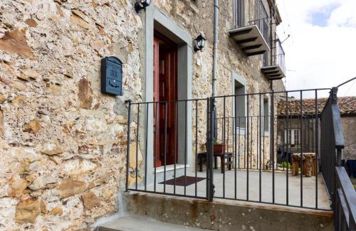 Geraci Siculo House | Casa vacanze Ai Valàti CIR 19082-037C20-6280 CIN IT0820-37C284E-SHYWG