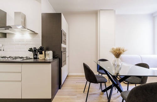 Old Town Apartment | Casa Valentina - 4 guests - WiFi Train Station Parking