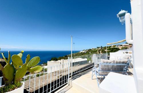 Leni House | Casa Ventalia, Appartamento Panoramico con Terrazza Vista Mare, Rinella, Salina