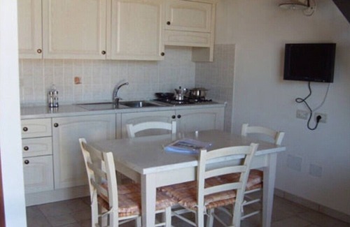 Casalini House | Casa Viola F: A welcoming apartment surrounded by the greenery, with Free WI-FI.