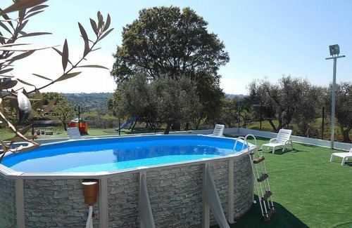Casalini House | Casa Viola F: A welcoming apartment surrounded by the greenery, with Free WI-FI.