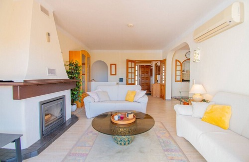Carvoeiro Ski Chalet | Casa Vista do Mar: Townhouse with sea views, walking distance to beach!