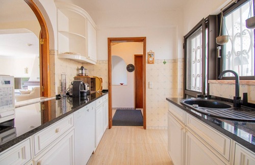 Carvoeiro Ski Chalet | Casa Vista do Mar: Townhouse with sea views, walking distance to beach!