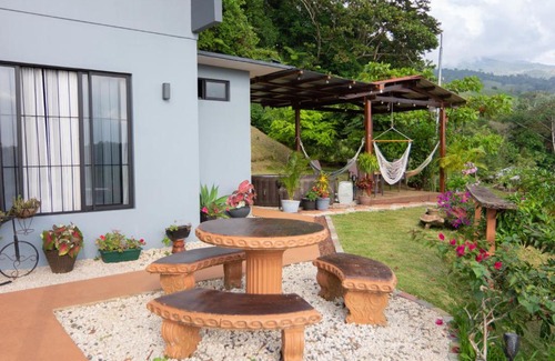 Quesada House | Casa Vista Verde