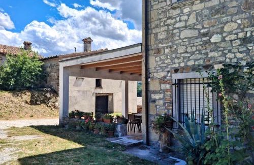 San Leo Apartment | Casa Vitiolo - right section