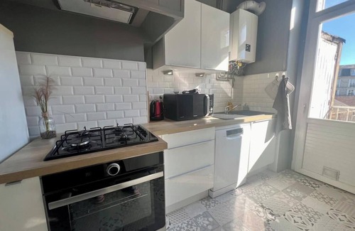 Brive-la-Gaillarde Apartment | Casa Zola #2 - Grand T2 central avec balcon proche gare