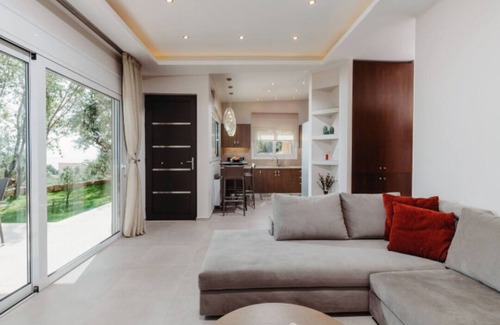 Akrotiri House | CasAelia - Seaview, beautiful sunrises and sunsets.