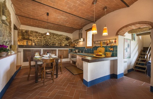 Sinalunga Apartment | Casale apartment 3 km from Rigomagno, Siena