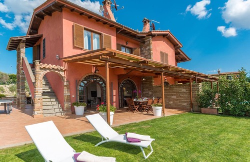 Sutri Villa | Casale La Desdemona beautiful farmhouse surrounded by greenery with private pool