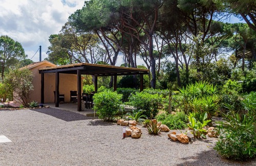 Saline Sadun Apartment | 'Casale Lorenzo - Room 3' with private veranda, shared garden and air conditioning