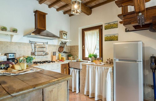 Castel del Piano Villa | Casale Montegiovi 6, Emma Villas