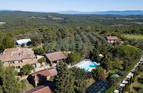 Sinalunga Villa | Casale Poggio al Vento by VacaVilla