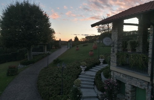 Albese con Cassano Bed & Breakfast | Casale Raffaello B&B
