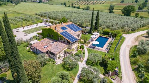 Bettona Villa | CASALE SANTA LUCIA 8&2, Emma Villas