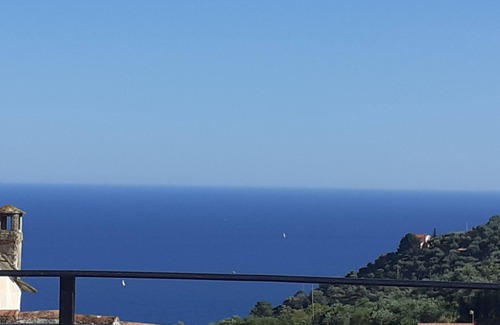 Poggi Apartment | CasaRina Panoramic Terrace from the Mountains to the Sea