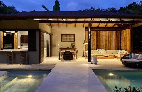 Playa Hermosa Cobano Villa | Casas de Agua. Villa Agua Viva. Natural walking trail to the beach.