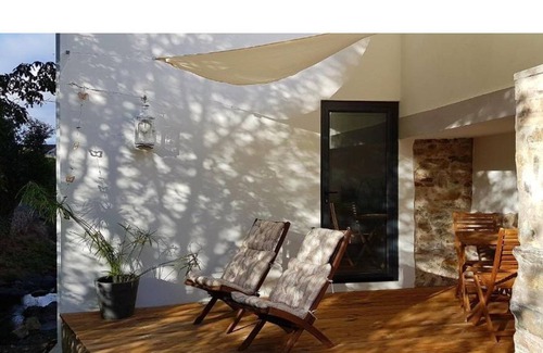 Praia da Vitoria House | Casas do Contrabando - Ribeira with River View and Balcony