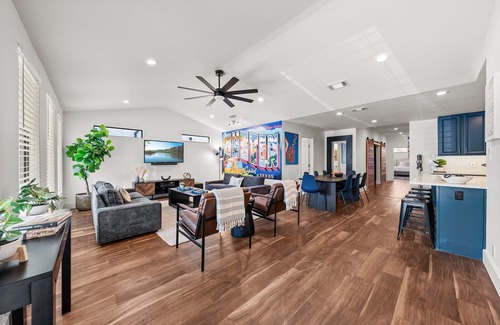 Bouldin House | CasaVilla: Downtown/Pool/Golf Green/18+Guests